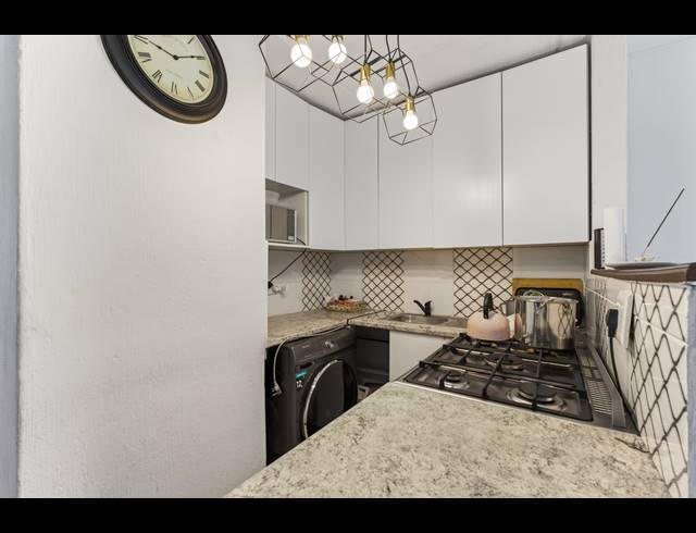 1 BEDROOM APARTMENT FOR SALE IN BRYANSTON